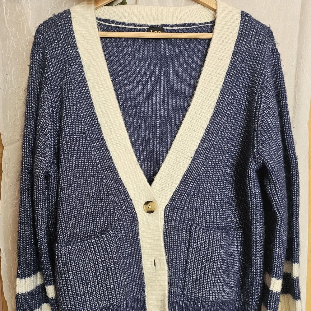 VINTAGE Lee Navy and White Knit Sweater